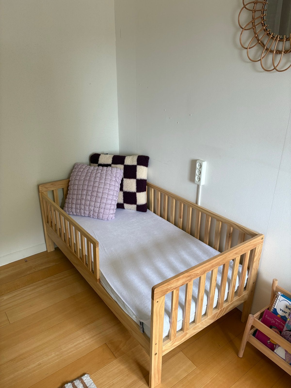 Nieuw peuterbed Petit Amelie met nieuw matras,lade & dekbed, Ophalen, Nieuw, 70 tot 85 cm, 140 tot 160 cm