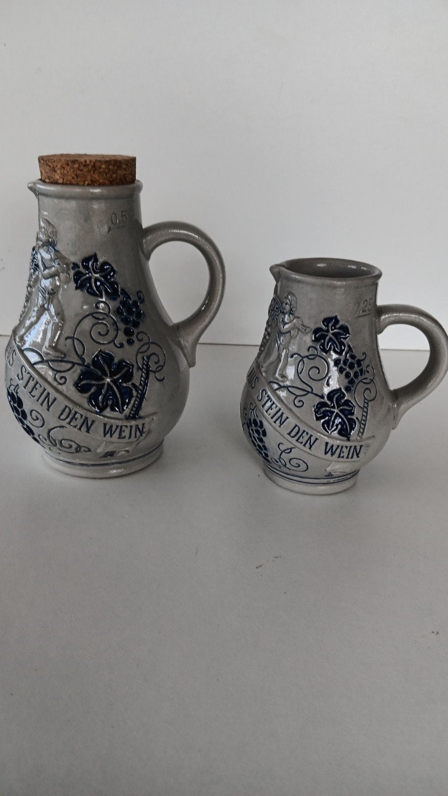 2 Duitse stenen wijnkannetjes.
Een kannetje, zonder kurk, vo, Antiek en Kunst, Ophalen of Verzenden