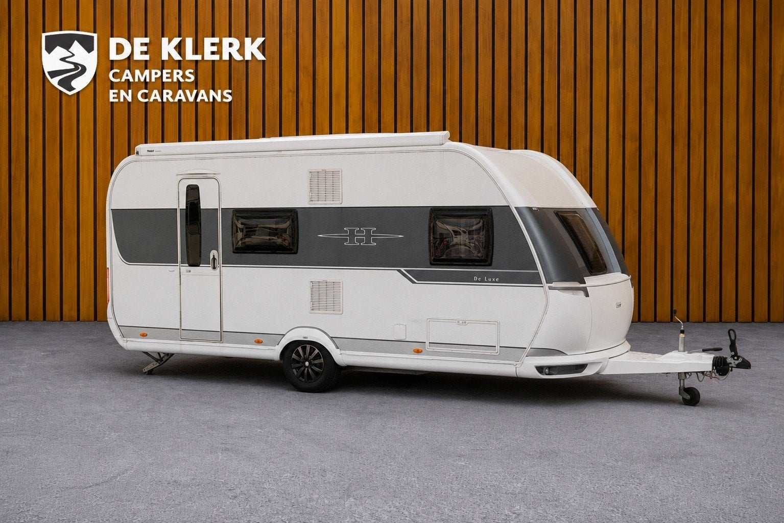 Hobby DE LUXE 490 KMF (bj 2016), Caravans en Kamperen, Hobby, Bedrijf, Info@deklerkcaravans.nl, 6 tot 7 meter