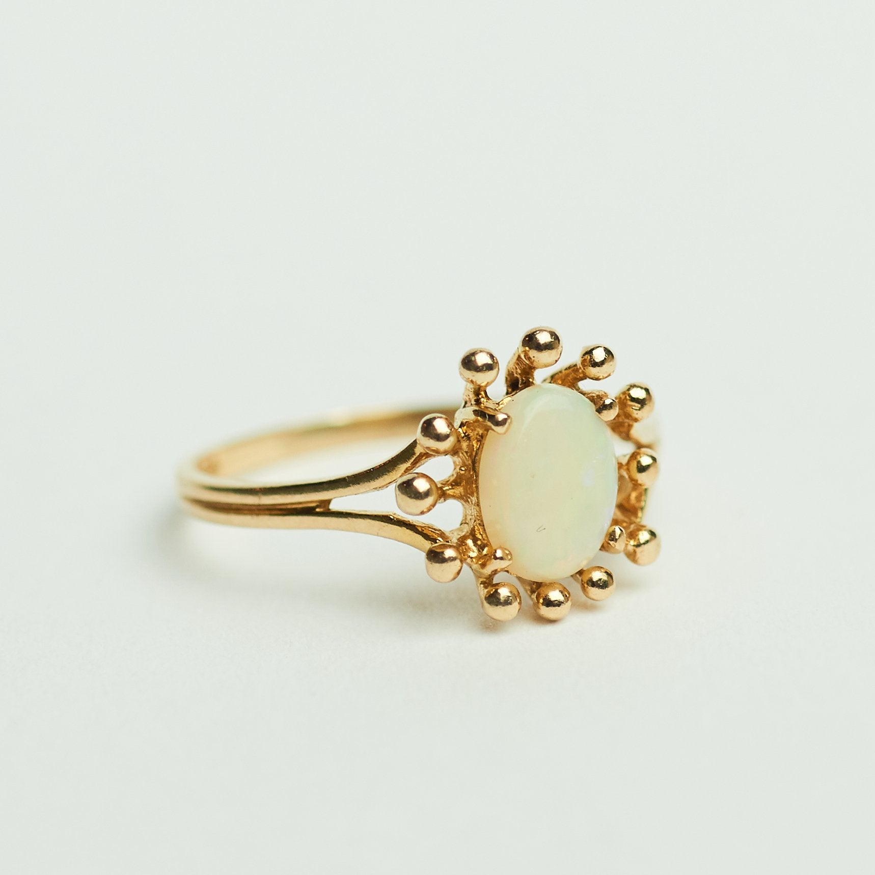 Vintage gouden ring met opaal uniek 9 karaat engeland goud, Ophalen of Verzenden, Met edelsteen, Dame, Goud