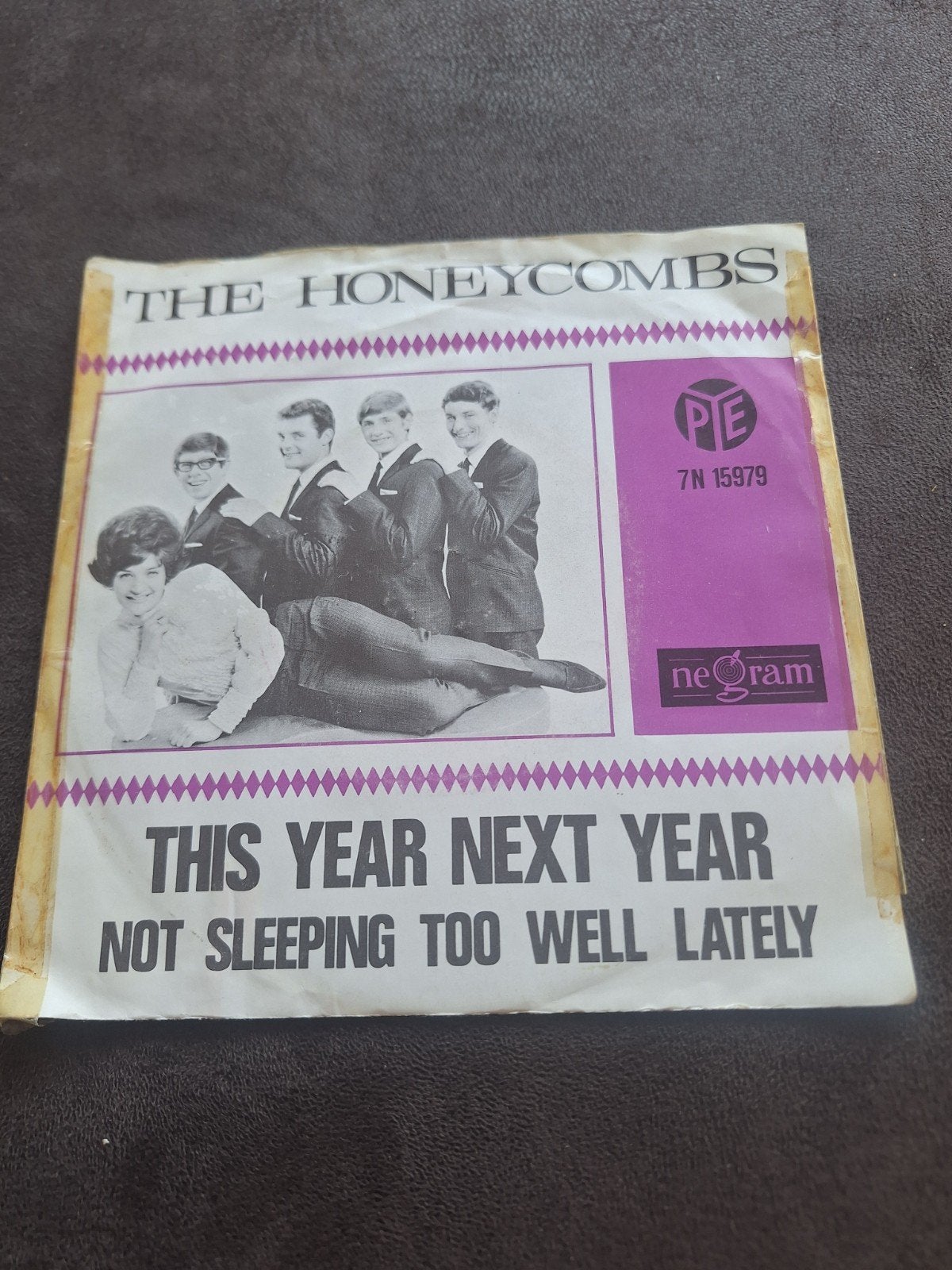 The honeycombs this year next year, Ophalen of Verzenden, Zo goed als nieuw, Pop