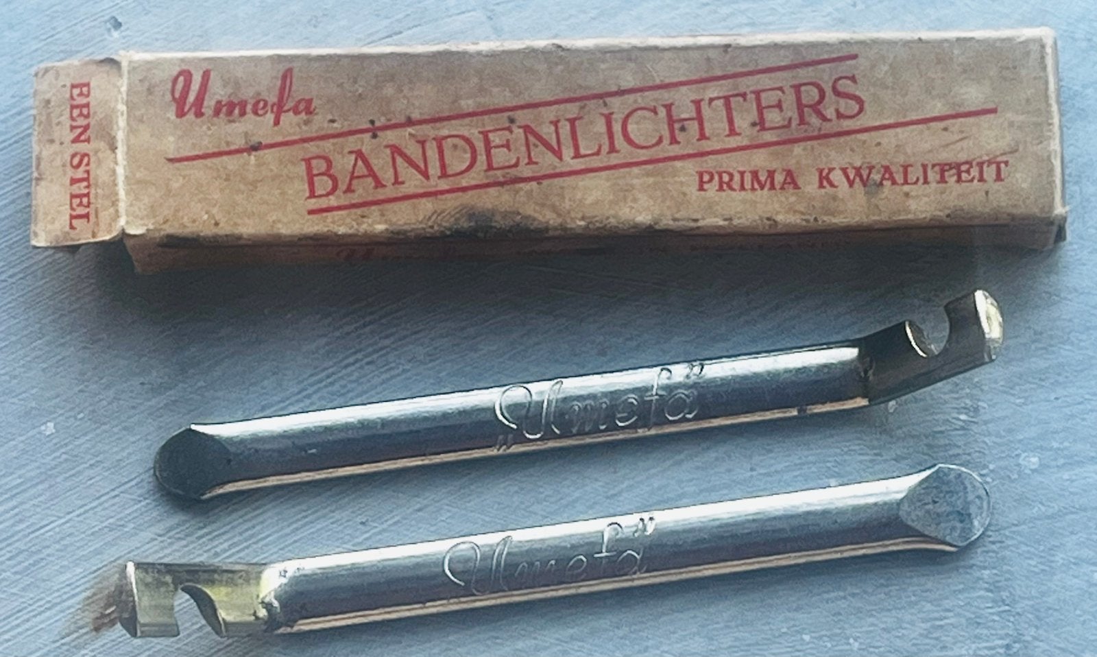 doosje 2 bandenlichters fietsbanden Umefa Leusden Utrecht, Ophalen of Verzenden, Gebruikt, Gebruiksvoorwerp