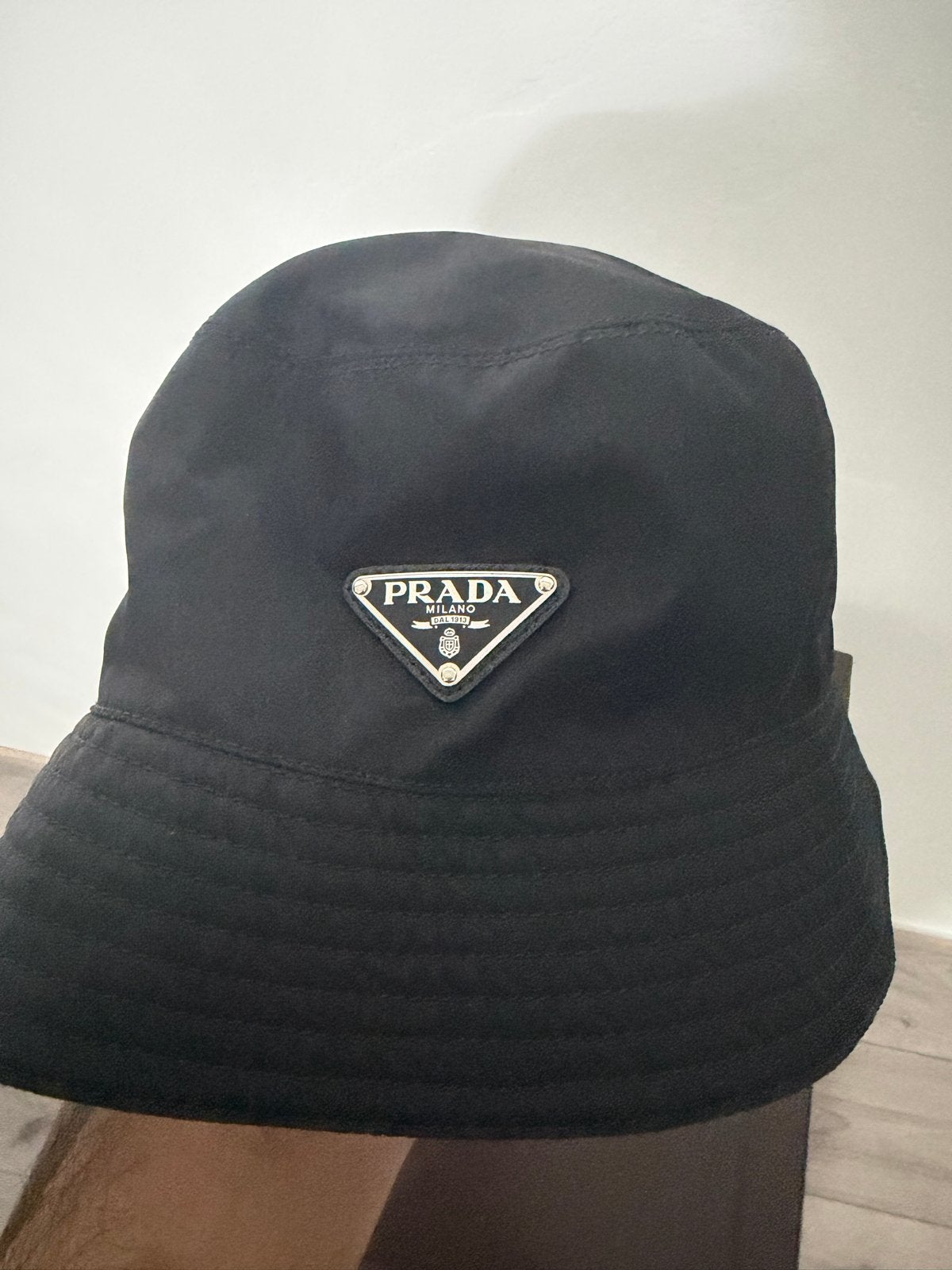 Origineel Prada Bucket Hat zwart, Kleding | Dames, Ophalen of Verzenden, Zo goed als nieuw, One size fits all, Hoed