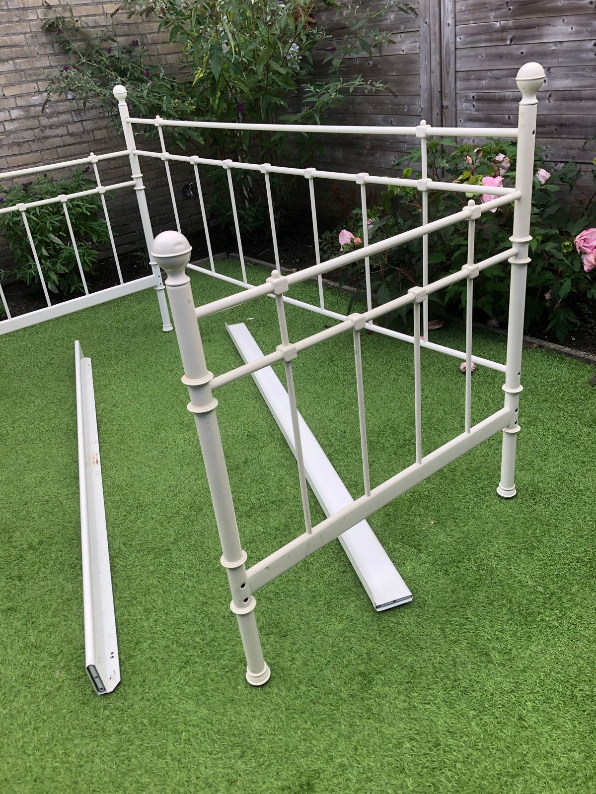 Vintage metal bedframe - Wit - 140x200 cm, Ophalen, Gebruikt, 90 cm, Eenpersoons
