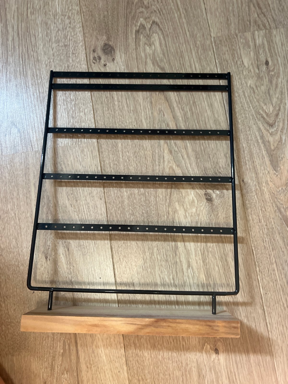 Oorbellenrekje met houten voet, Sieraden, Tassen en Uiterlijk, Oorbellen, Ophalen of Verzenden, Gebruikt, Zwart, Overige materialen