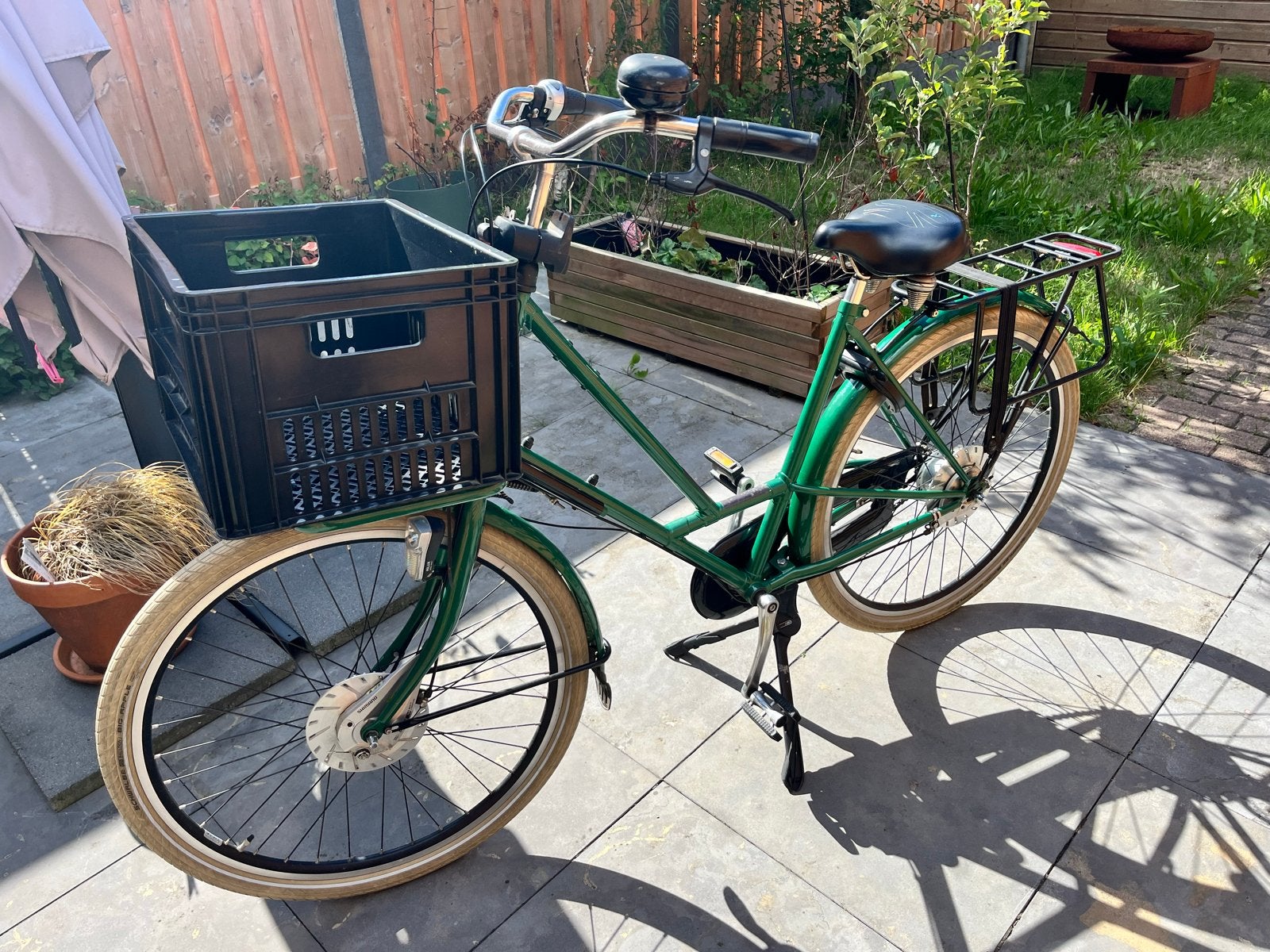 Groene transportfiets met voordrager en krat, Terugtraprem, Gebruikt, Versnellingen, 50 tot 53 cm