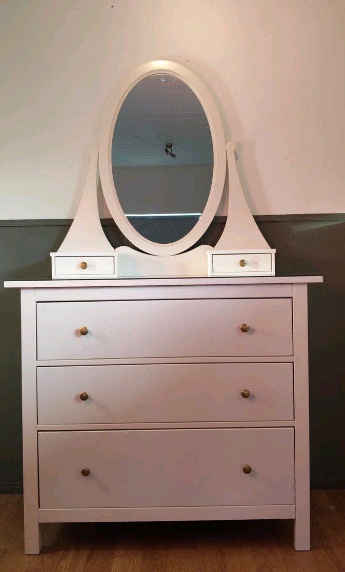 Nette Hemnes ladekast / commode met spiegel, Ophalen, Gebruikt, 100 tot 150 cm, Overige houtsoorten