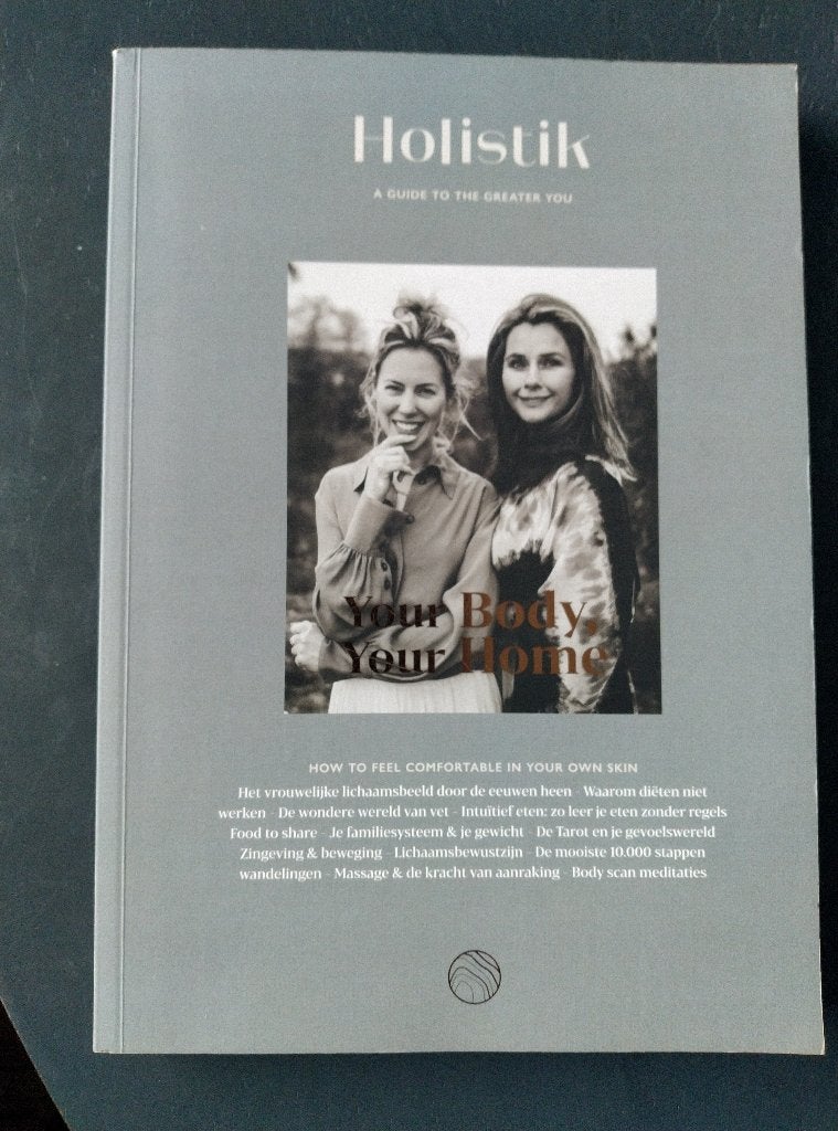 HOLISTIK. A guide to the greater you., Ophalen of Verzenden, Zo goed als nieuw