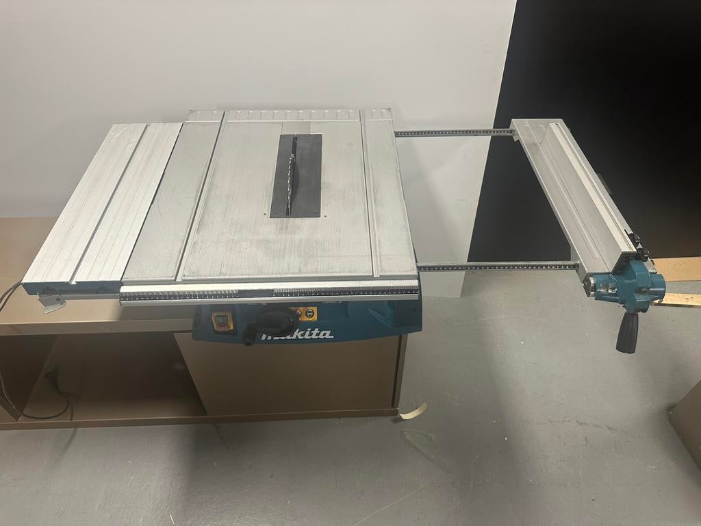 Makita tafelzaag MLT100N, Ophalen, Gebruikt, Cirkelzaag, 70 mm of meer