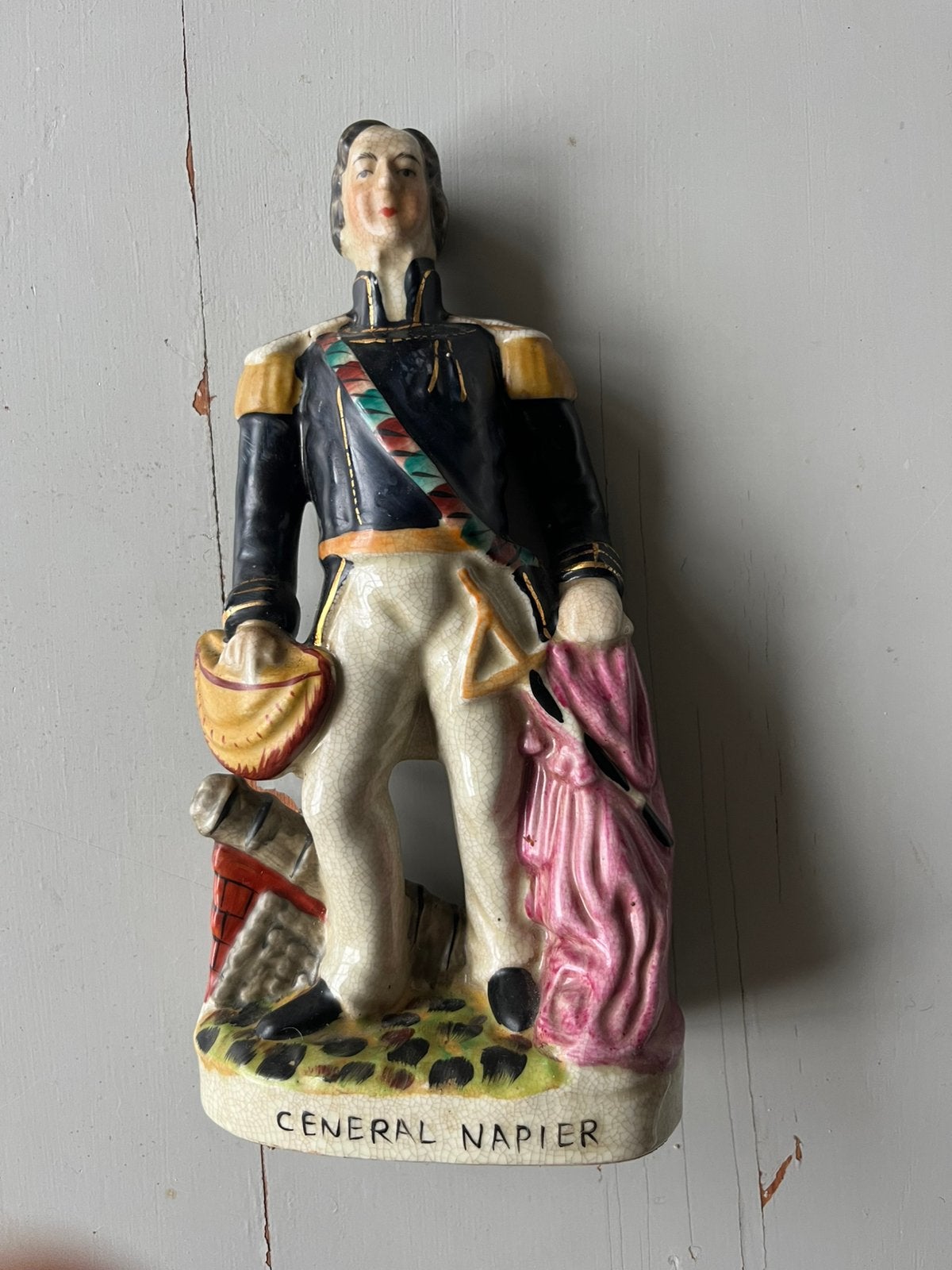 Staffordshire beeldje Napier 19e eeuw beschilderd aardewerk, Antiek en Kunst, Ophalen of Verzenden