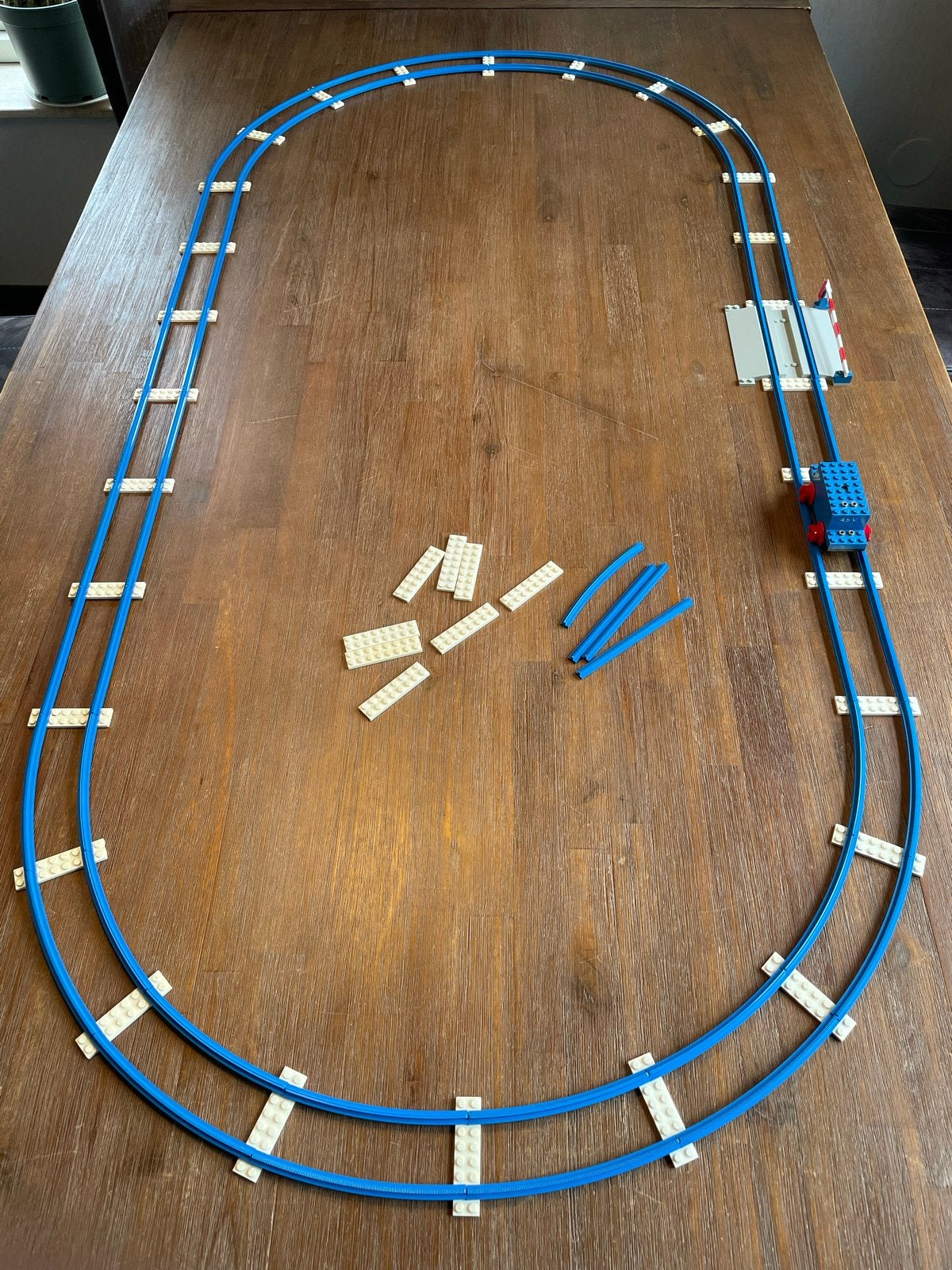Lego spoorbaan met overweg., Kinderen en Baby's, Ophalen, Gebruikt, Compleet, Duplo