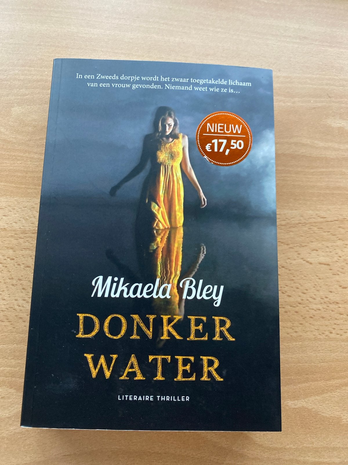 Mikaela Bley - Donker Water (Literaire Thriller), Ophalen of Verzenden, Zo goed als nieuw, Scandinavië
