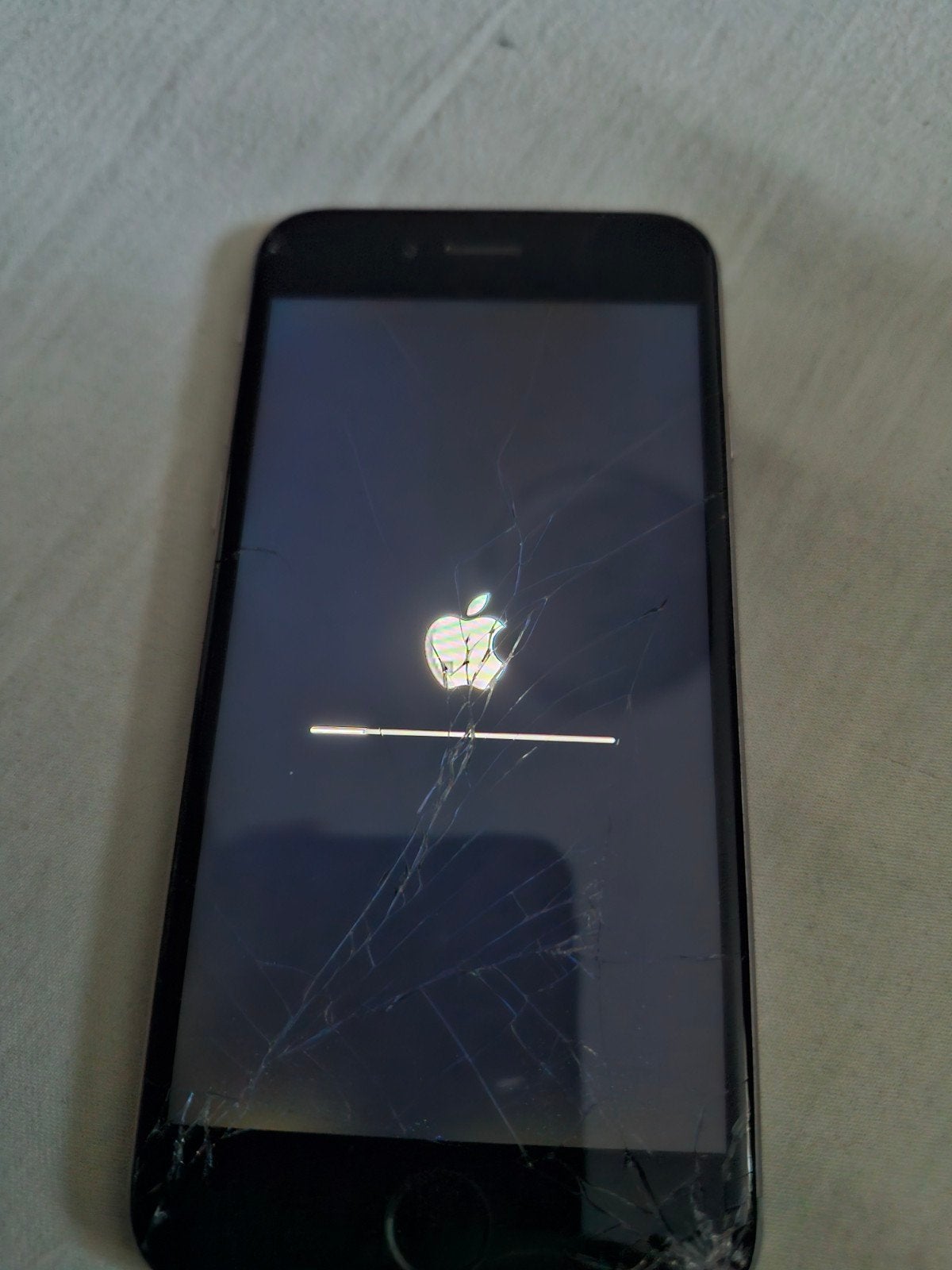 iPhone 6 16GB - Gebarsten scherm, werkt nog, 16 GB, Ophalen of Verzenden, Zonder simlock, Grijs