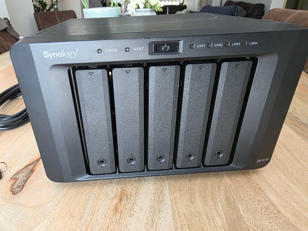 Synology DS1515+ met 4x 800GB SSD Disks, Ophalen of Verzenden, Gebruikt
