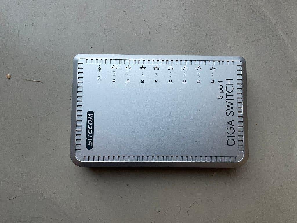 Switch Sitecom 8 poort gigabit LN-117, Ophalen, Zo goed als nieuw