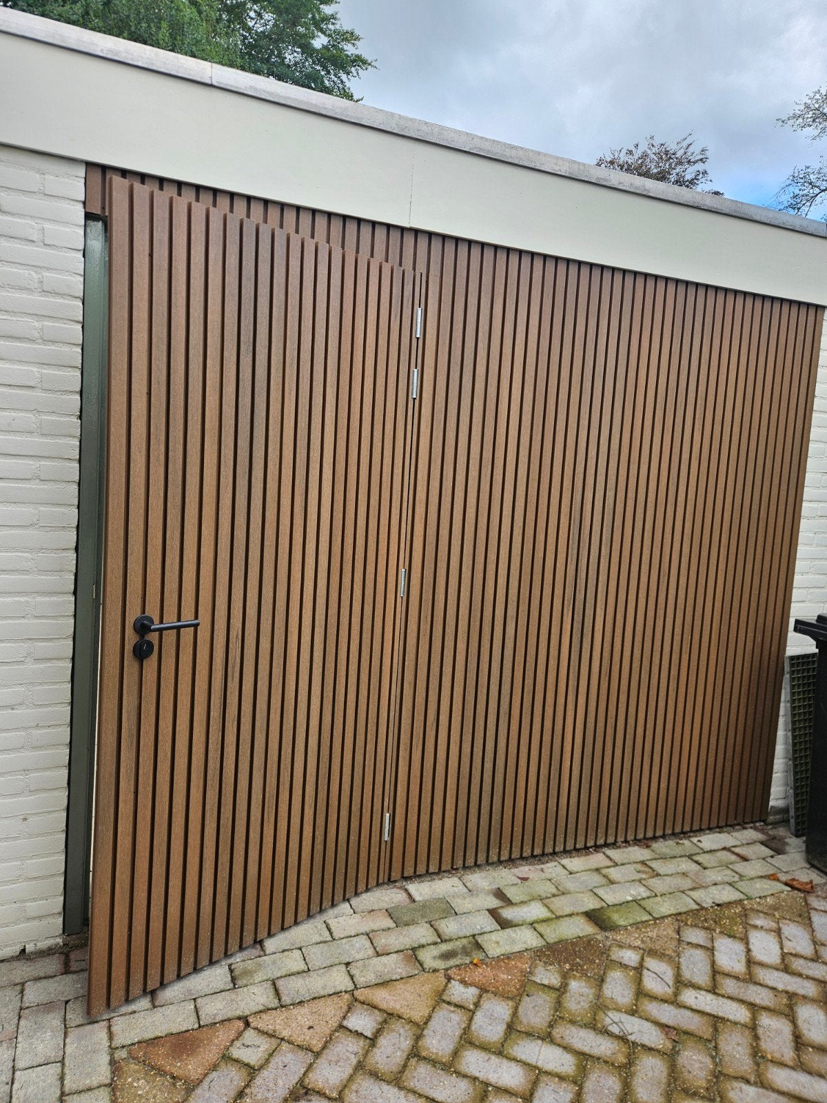 composiet gevelbekleding, Ophalen, 25 tot 50 mm, Zo goed als nieuw, 250 tot 300 cm