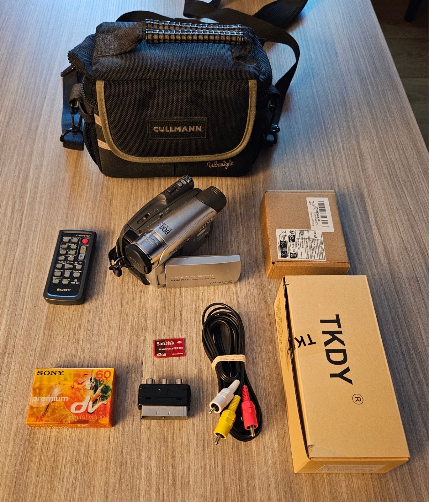 Sony DCR-HC44E Mini DV Camcorder met accessoires, Audio, Tv en Foto, Mini dv, Gebruikt, 20x of meer, Ophalen of Verzenden