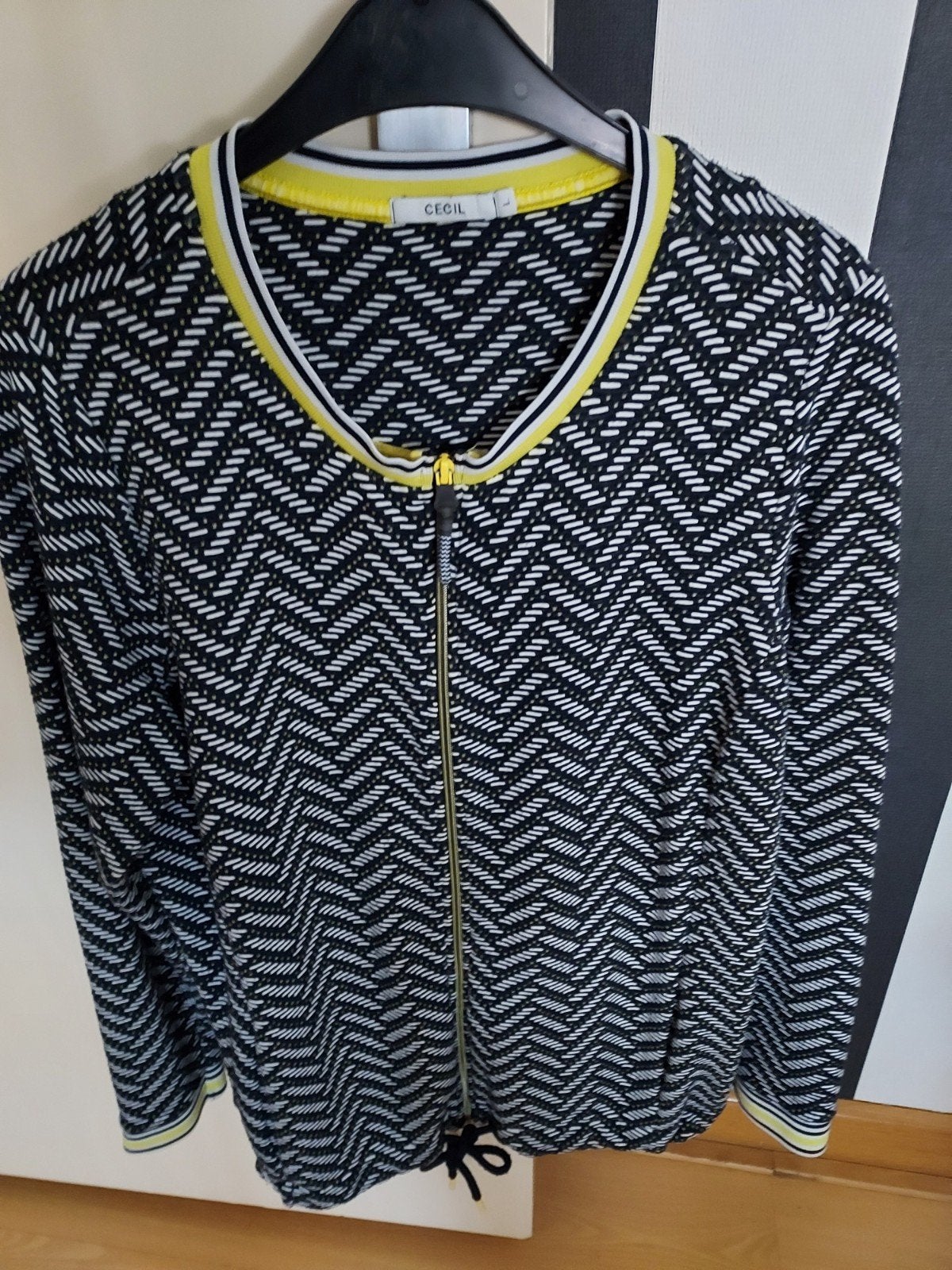 Cecil vest met rits en zigzagpatroon, Meerkleurig, Maat 42/44 (L), Ophalen of Verzenden, Zo goed als nieuw
