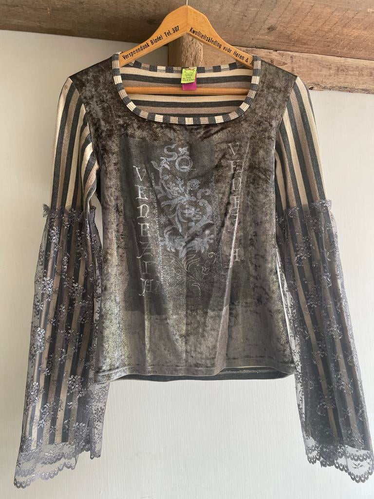 SAVE THE QUEEN  (mooi apart shirt met kant) - Maat M, Maat 38/40 (M), Ophalen of Verzenden, Lange mouw, Grijs