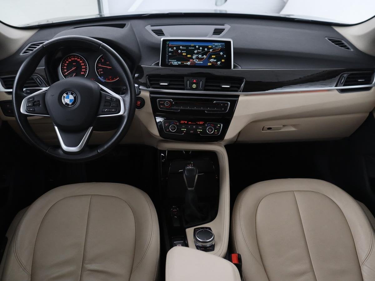 Foto 3 van BMW X1 sDrive20i Centennial High Executive | Pano.Dak | Trek
