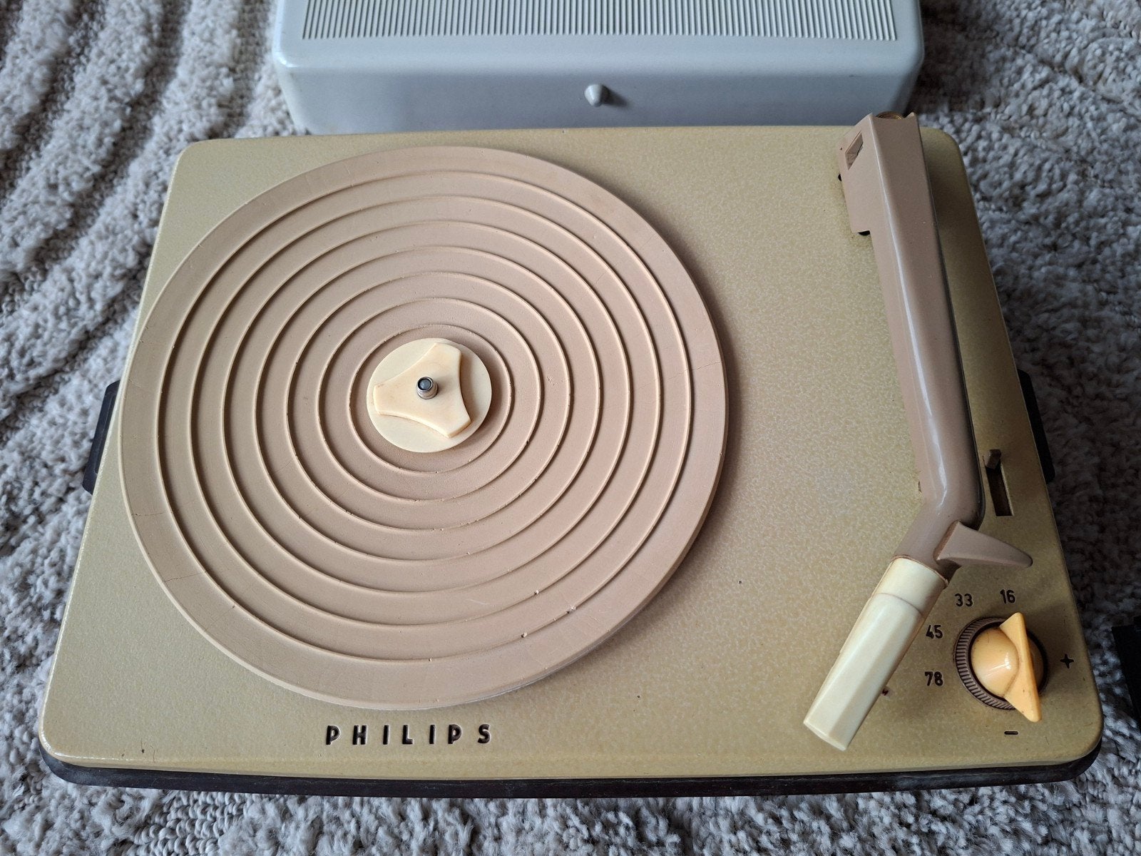 Vintage Philips Platenspeler defect., Audio, Tv en Foto, Platenspelers, Ophalen of Verzenden, Niet werkend, Platenspeler, Philips
