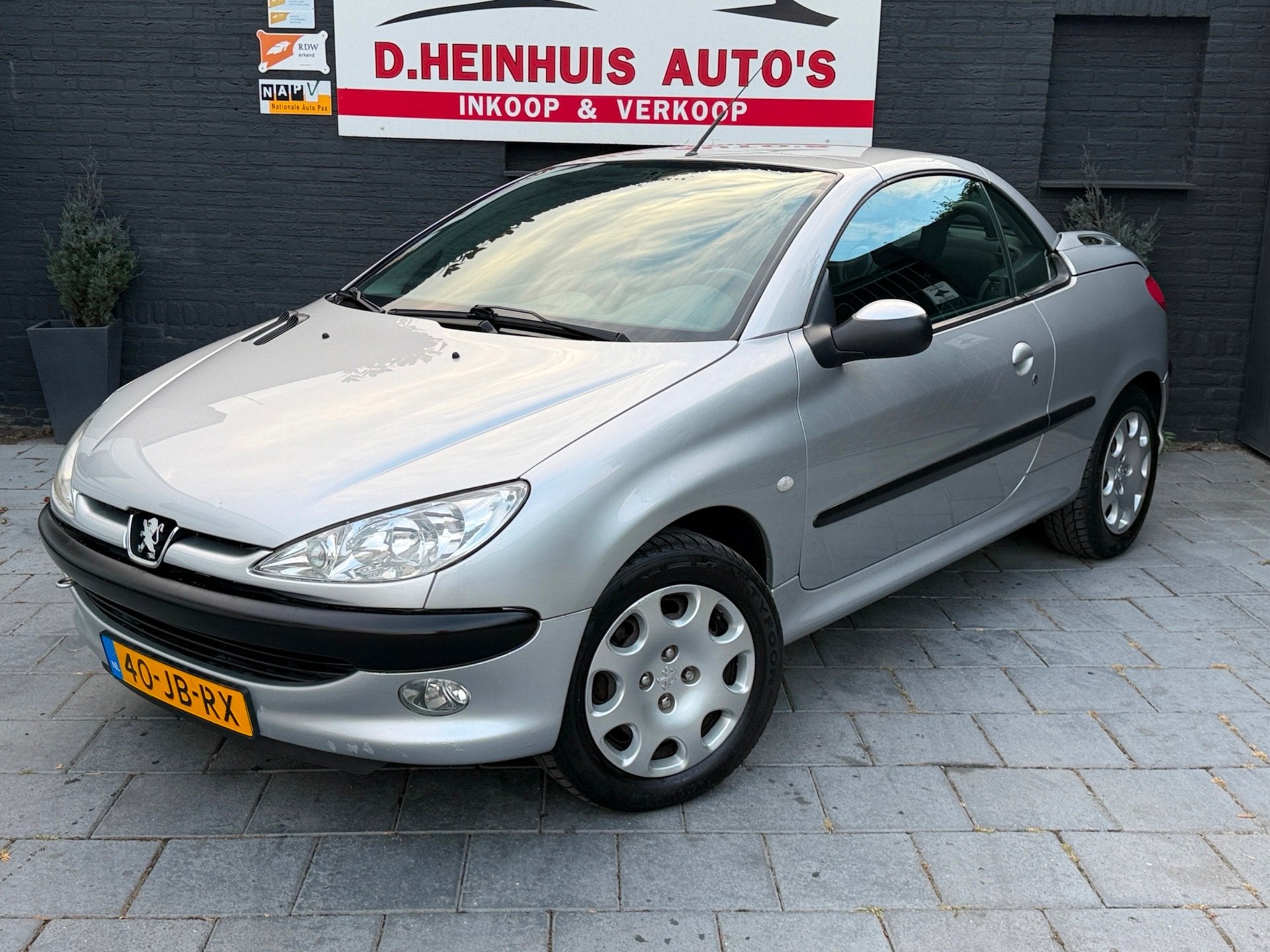 Peugeot 206 CC 1.6-16V |APK NIEUW|SLECHTS 170.000KM, Auto's, Voorwielaandrijving, Stof, Gebruikt, Zwart