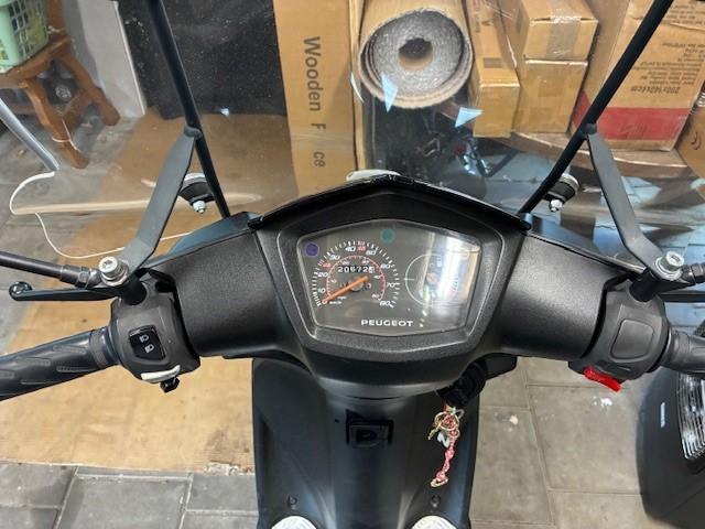 Scooter Peugeot Kisbee Black Edition, 2022, 20.600 km, Ophalen, Zo goed als nieuw, Kap, Peugeot