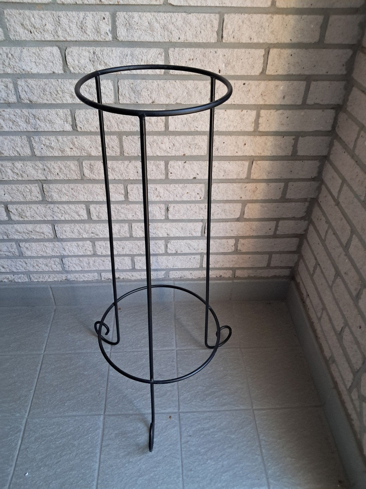 Zwarte metalen plantenstandaard., Ophalen, Zo goed als nieuw, Metaal, 60 cm of meer