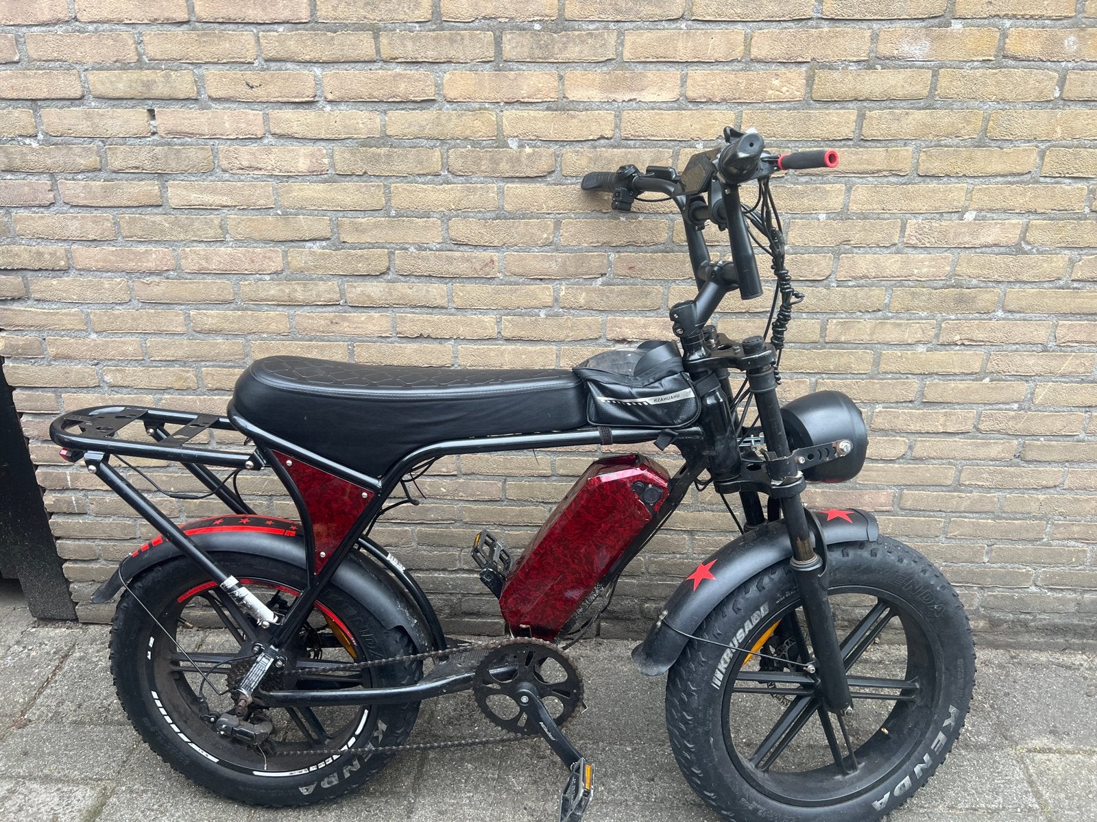 Stoere Fatbike E-bike met dikke banden en achterdrager, Gebruikt, 51 tot 55 cm, 50 km per accu of meer, Ophalen