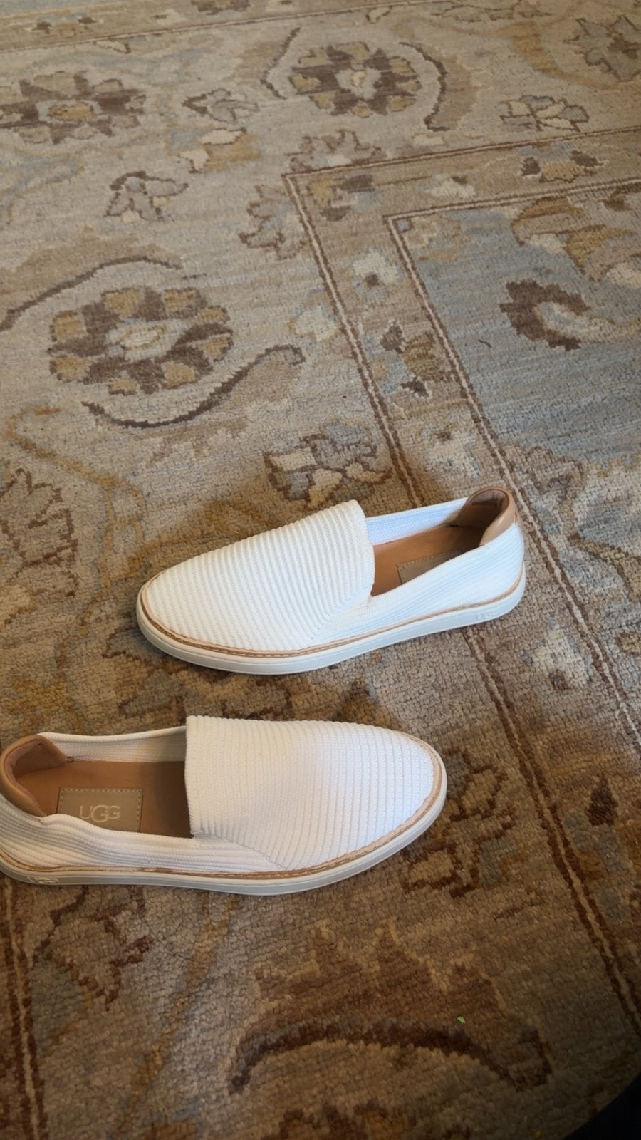 UGG Sammy White Rib Knit Instappers - Maat 37 - Nieuwstaat!, Kleding | Dames, Schoenen, Ophalen of Verzenden, Zo goed als nieuw