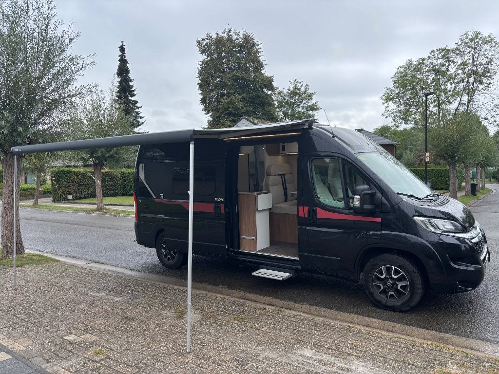 Foto 11 van Zeer nette Pilote V600G buscamper met 3 slaapplaatsen