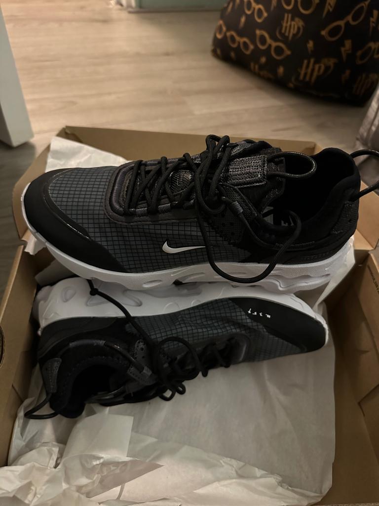 Nike react live zwart maat 40 (valt klein) unisex, Zwart, Nike, Ophalen of Verzenden, Sneakers of Gympen