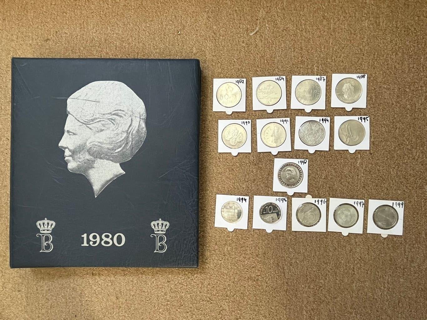 BEATRIX ALBUM COMPLEET  INCLUSIEF ZILVEREN MUNTEN, Koningin Beatrix, Zilver, 50 gulden, Verzenden
