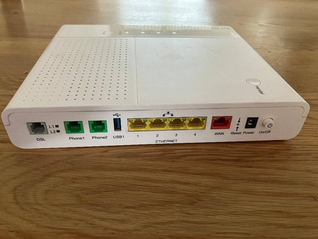 Experia box V10  (KPN), Computers en Software, Routers en Modems, Zo goed als nieuw, Router met modem, Ophalen