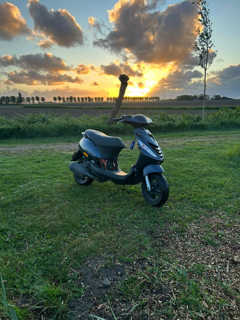 150cc zip !!geen kenteken!!, Ophalen, Zo goed als nieuw, Benzine, Zip