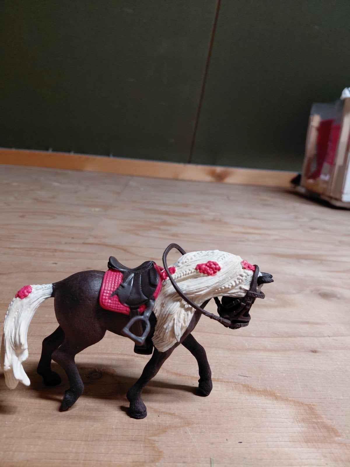 Schleich paard met zadel, Ophalen of Verzenden, Zo goed als nieuw