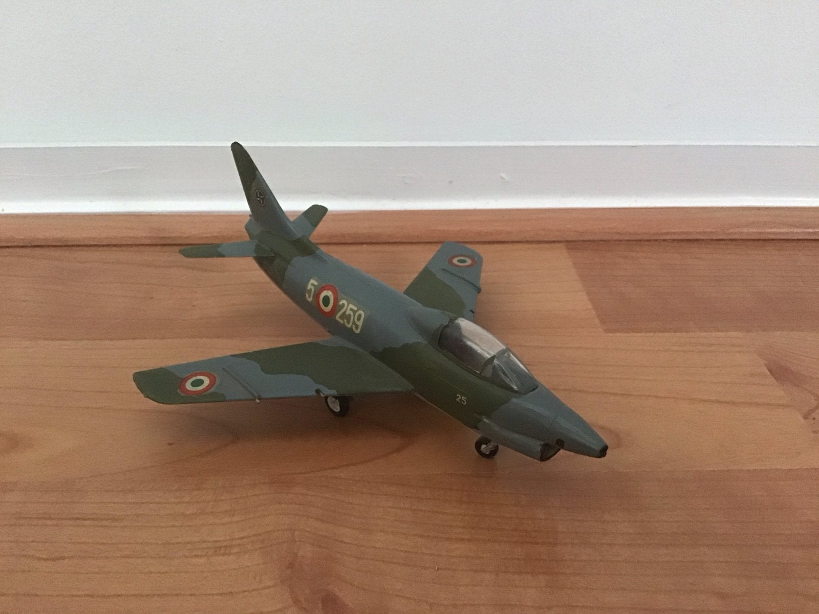 Modelvliegtuig - Vintage Straaljager, Overige merken, 1:72 tot 1:144, Gebruikt, Ophalen of Verzenden