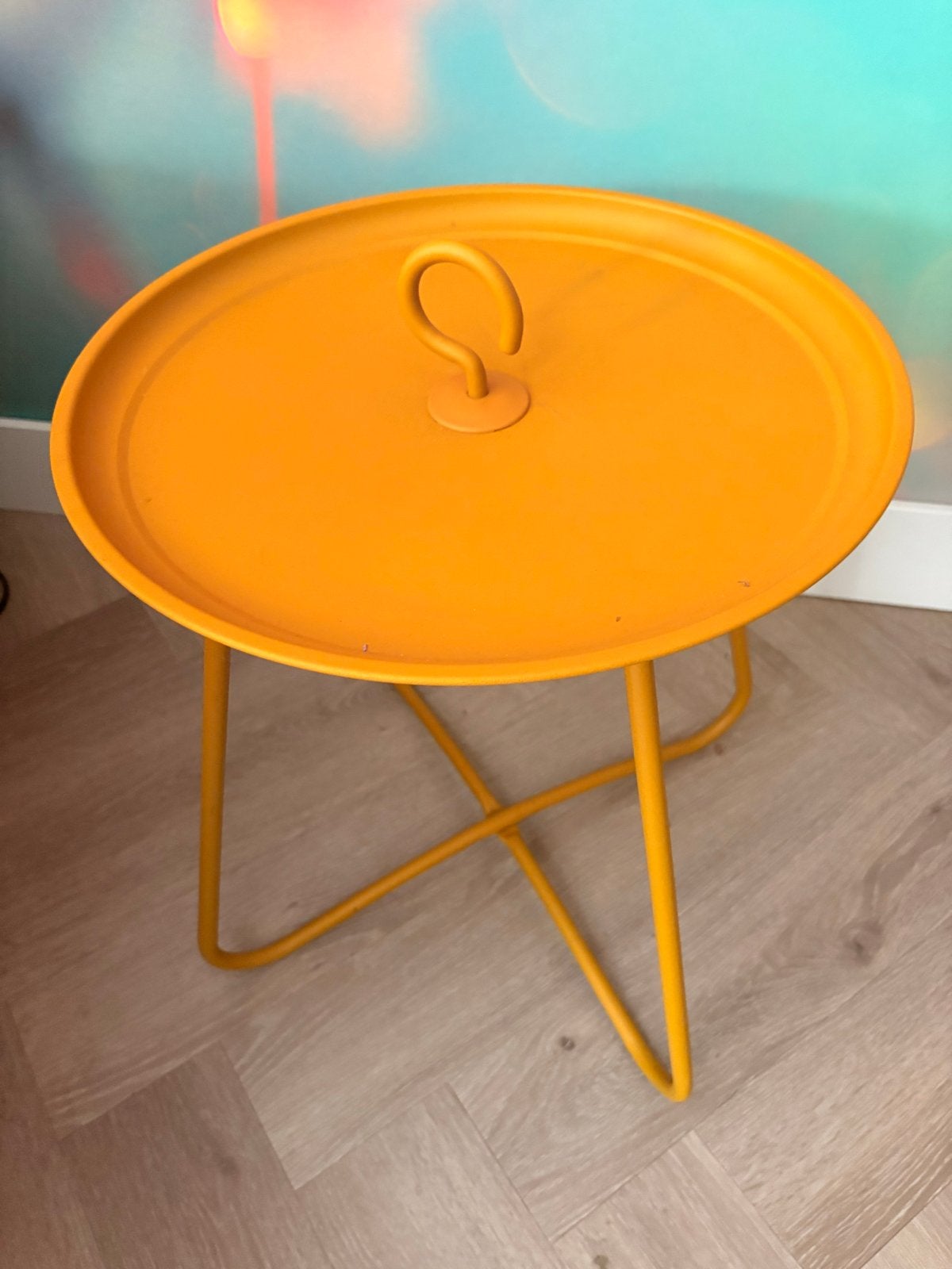 Oker Geel Bijzettafeltje, Huis en Inrichting, Tafels | Bijzettafels, Ophalen, Minder dan 45 cm, Minder dan 55 cm, Metaal of Aluminium