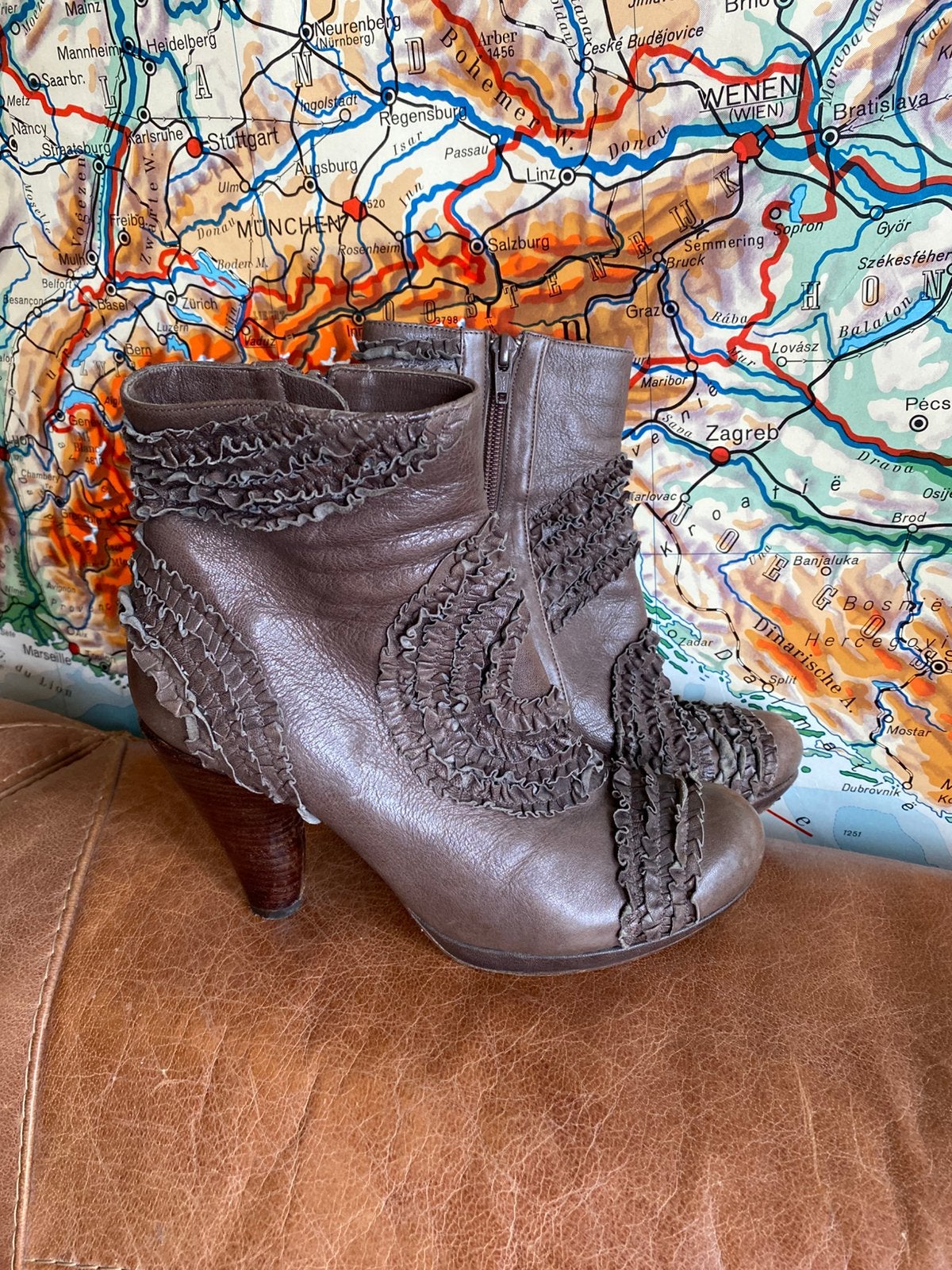 CHIE MIHARA enkellaarsjes maat 38,5, Kleding | Dames, Schoenen, Bruin, Lage of Enkellaarzen, Ophalen of Verzenden, Zo goed als nieuw