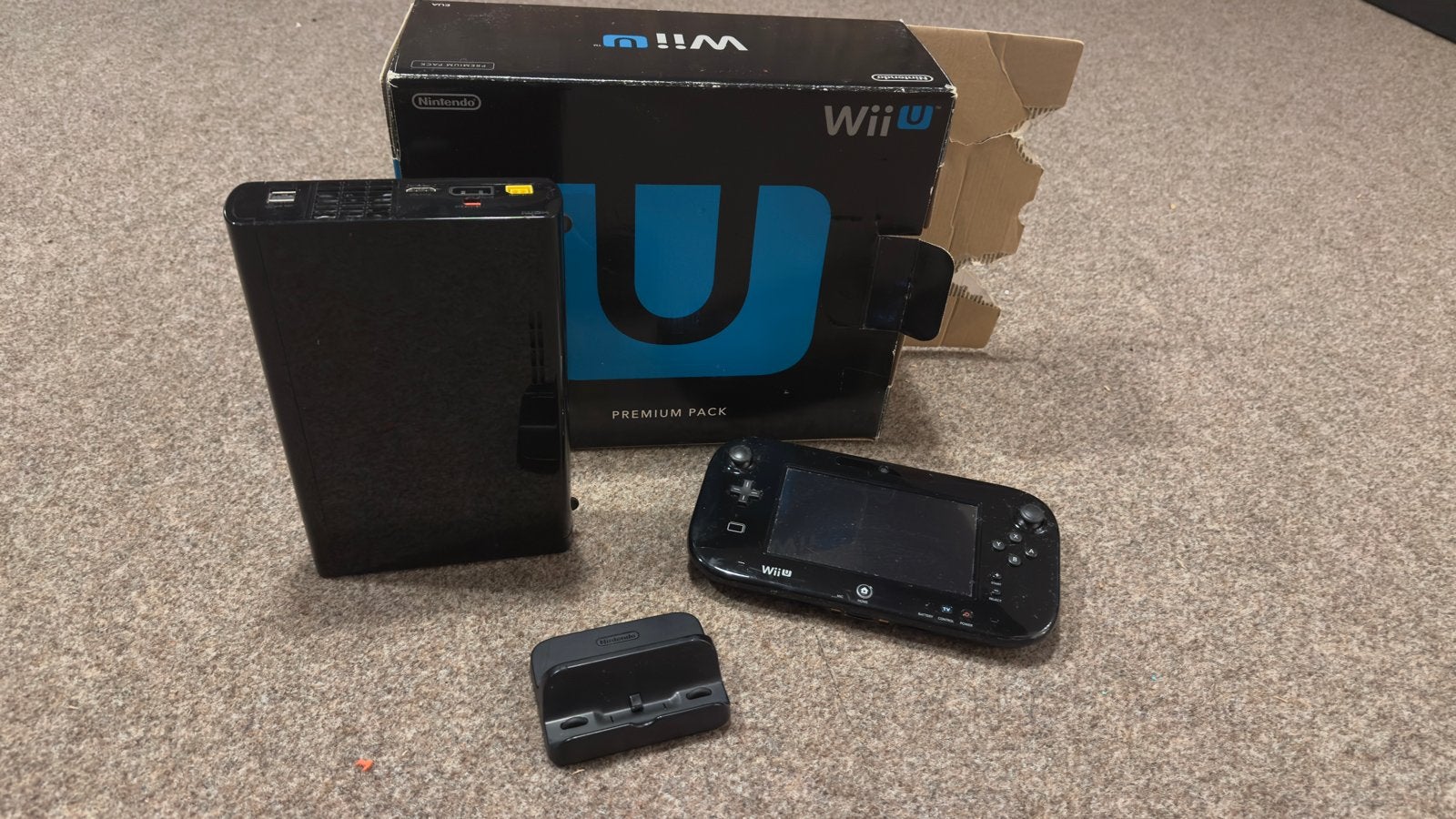 Wii U Premium Pack met 30 spellen en veel accessoires, Ophalen, Gebruikt, Overige genres, Eén computer