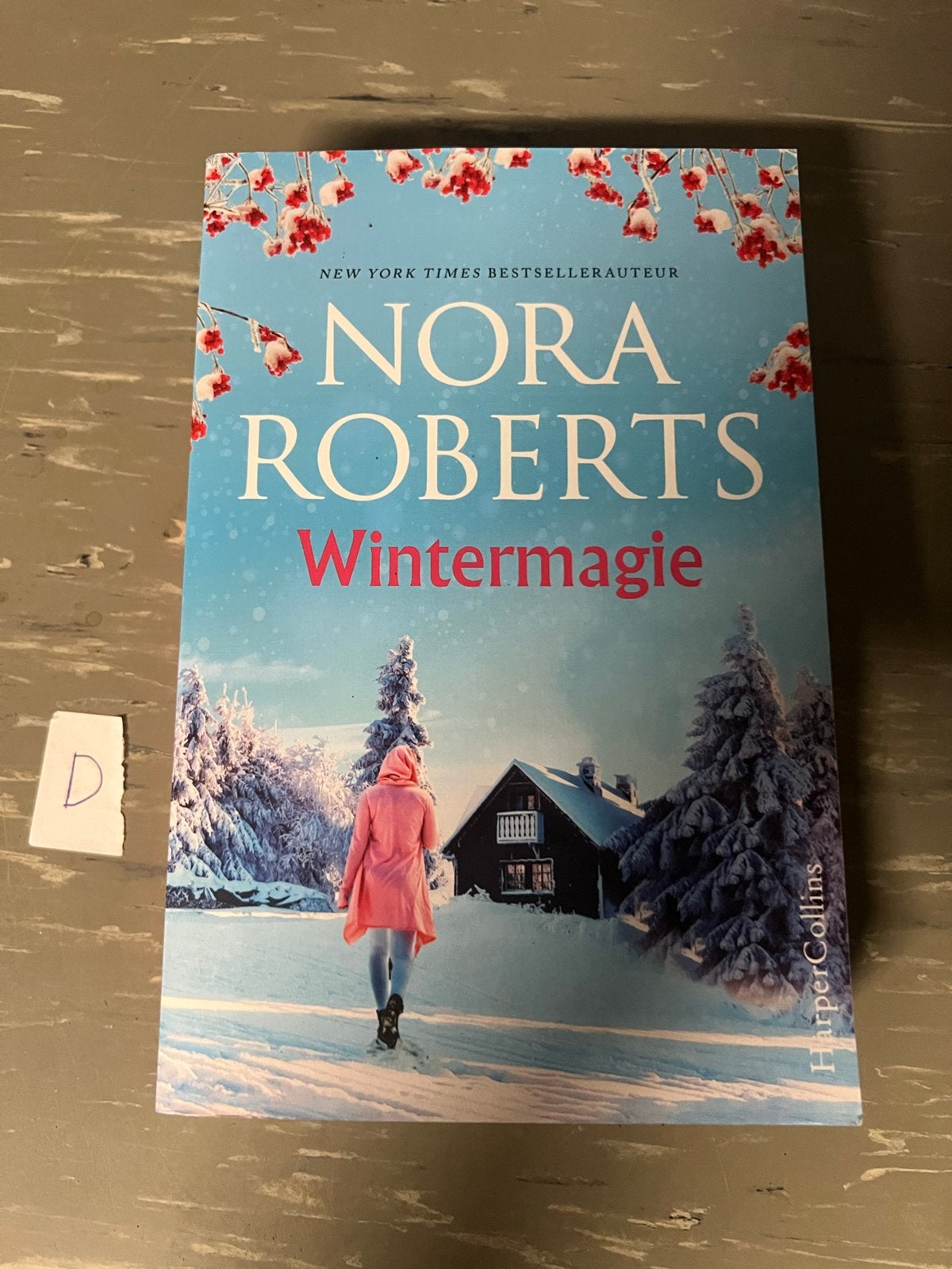 Nora Roberts - Wintermagie (Paperback), Ophalen of Verzenden, Zo goed als nieuw