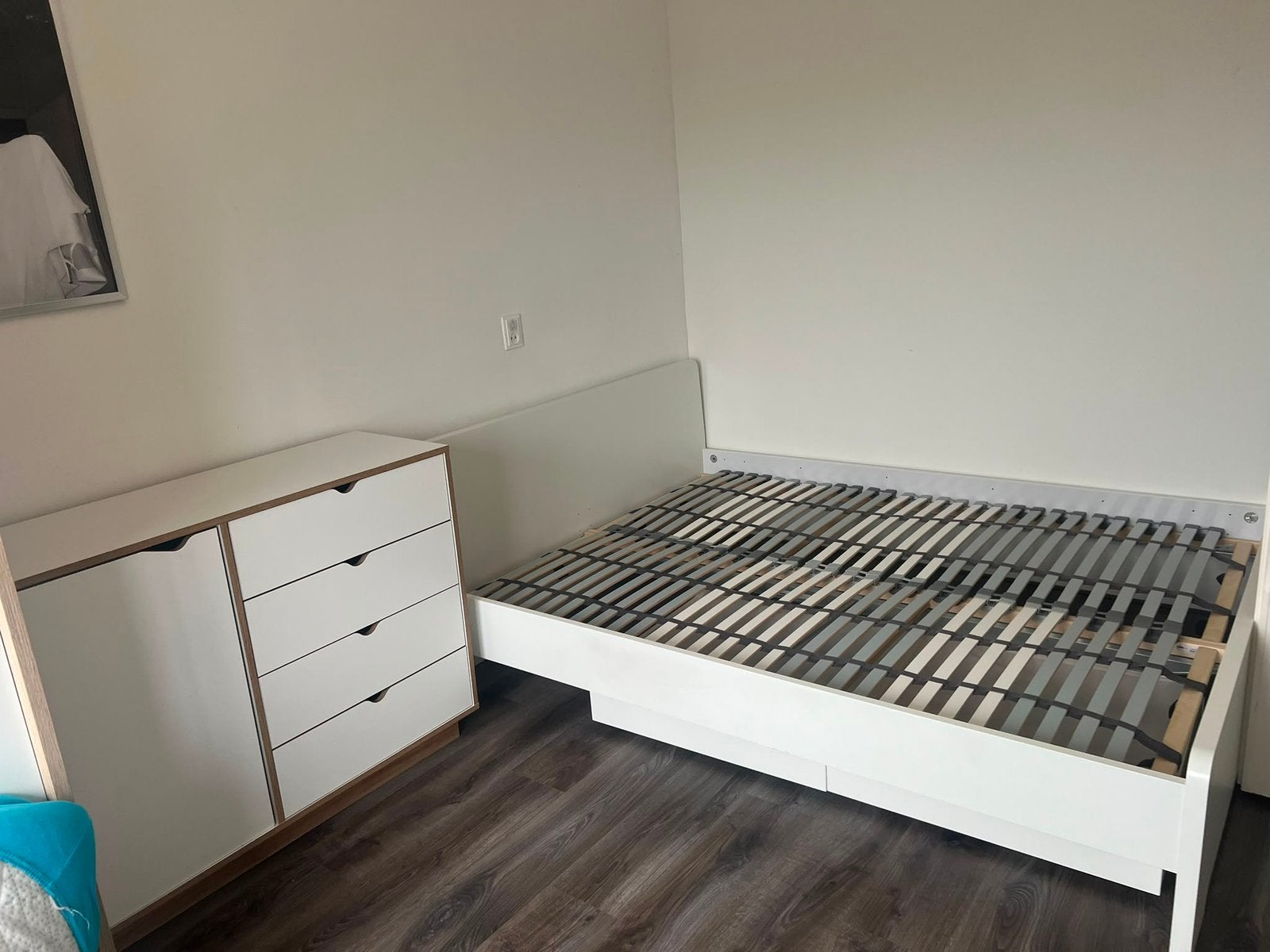 Ik verkoop een bedframe en een kast, zo goed als nieuw., Ophalen, Zo goed als nieuw, Tweepersoons, Wit