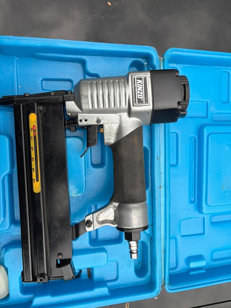Kinzo air tacker, Doe-het-zelf en Verbouw, Compressors, Ophalen, Gebruikt, 6 tot 10 bar, Minder dan 200 liter/min