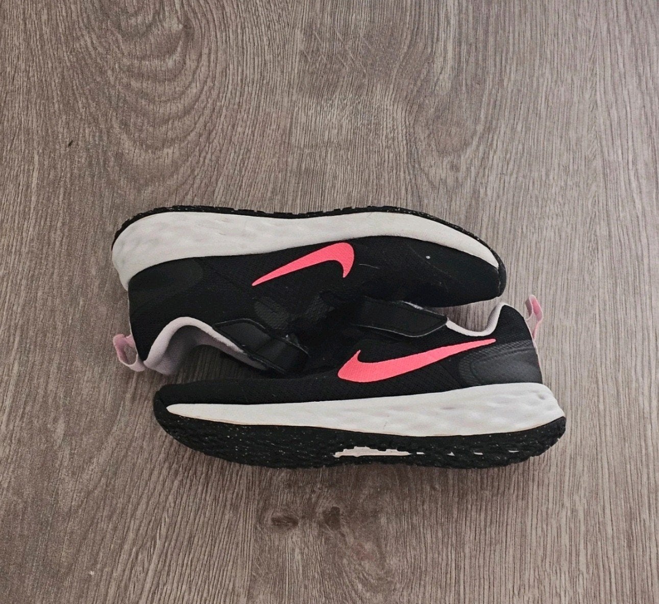 Nike Sportschoenen - Maat 33, Ophalen, Gebruikt, Sportschoenen