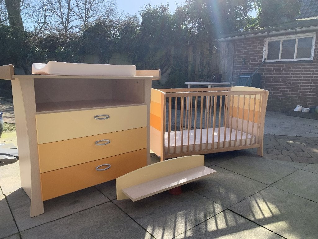 Commode, ledikant en wandplank: met kleurrijke accenten, Ophalen, Gebruikt, Jongetje of Meisje