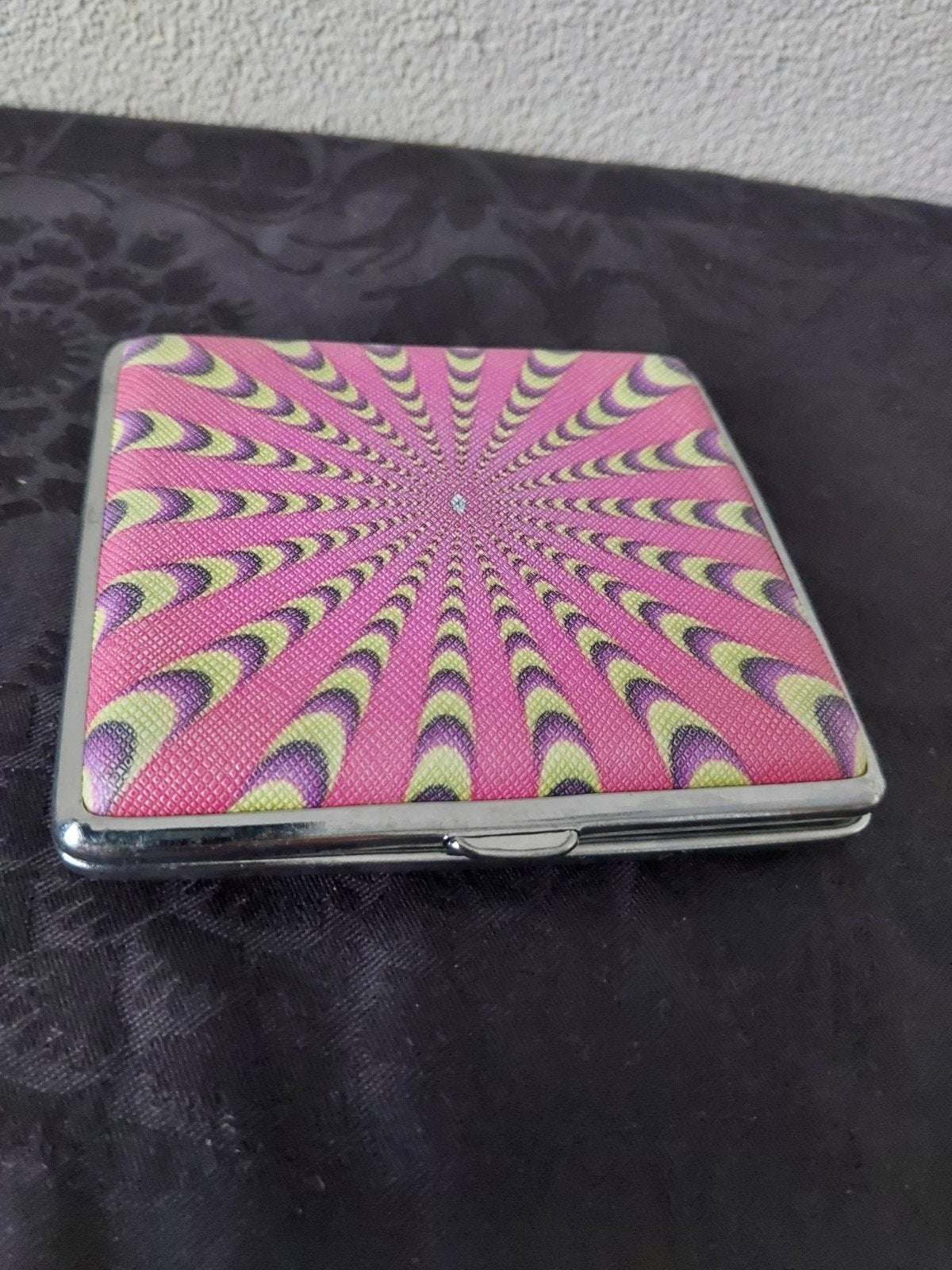 Roze sigarettendoosje met psychedelisch design, Ophalen of Verzenden, Gebruikt, Overige typen