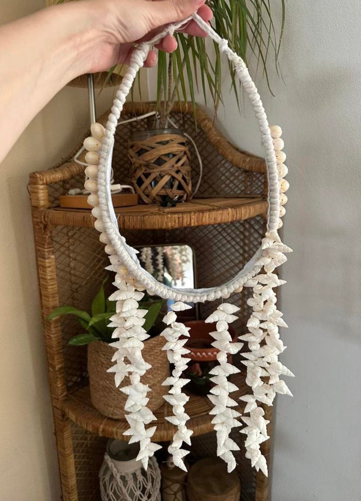 Handgemaakte boho schelpen wandhanger met witte schelpen, Ophalen of Verzenden, Zo goed als nieuw
