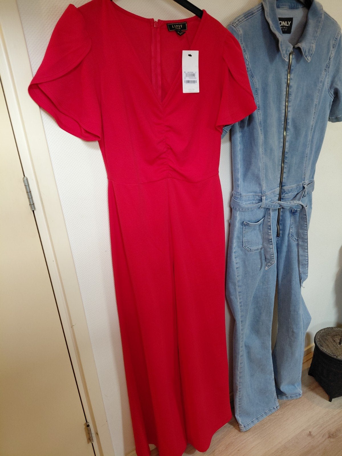 Lipsy London rode jumpsuit maat 38/40 (M) nieuw met kaartje, Kleding | Dames, Jumpsuits, Maat 38/40 (M), Nieuw, Ophalen of Verzenden