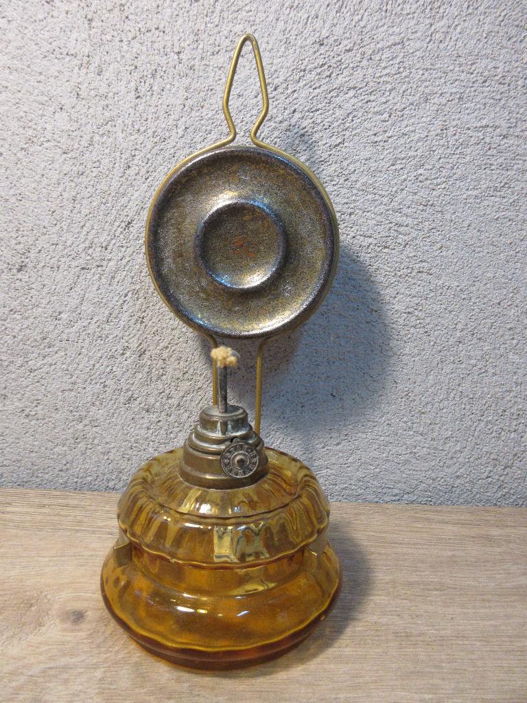 Antieke Brenner olielamp met gele glazen voet, Ophalen of Verzenden