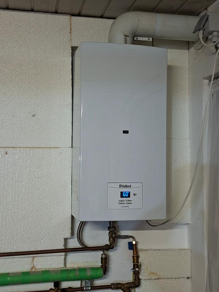Badgeiser Vaillant TurboMAG 1.5/1 T(E-BE), Doe-het-zelf en Verbouw, Geisers en Boilers, Aardgas, Geiser, Ophalen of Verzenden